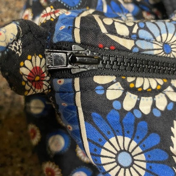 Vera Bradley - Medium Duffel Bag - 18x8x8- Cotton Quilted ( Blue/Red/White) - Picture 9 of 9